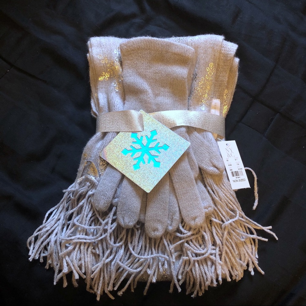 *4for$15* Grey scarf and glove gift set